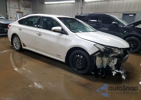 2013 Toyota Avalon Hybrid z USA, uszkodzony, nr VIN 4T1BD1EB6DU006604